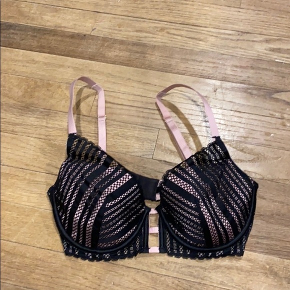 Victoria’s Secret 32DD Lightly lined plunge - Picture 7 of 16